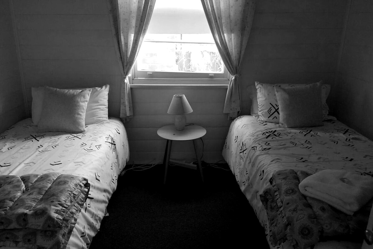 Twin room at the Club Hotel, Emmaville
